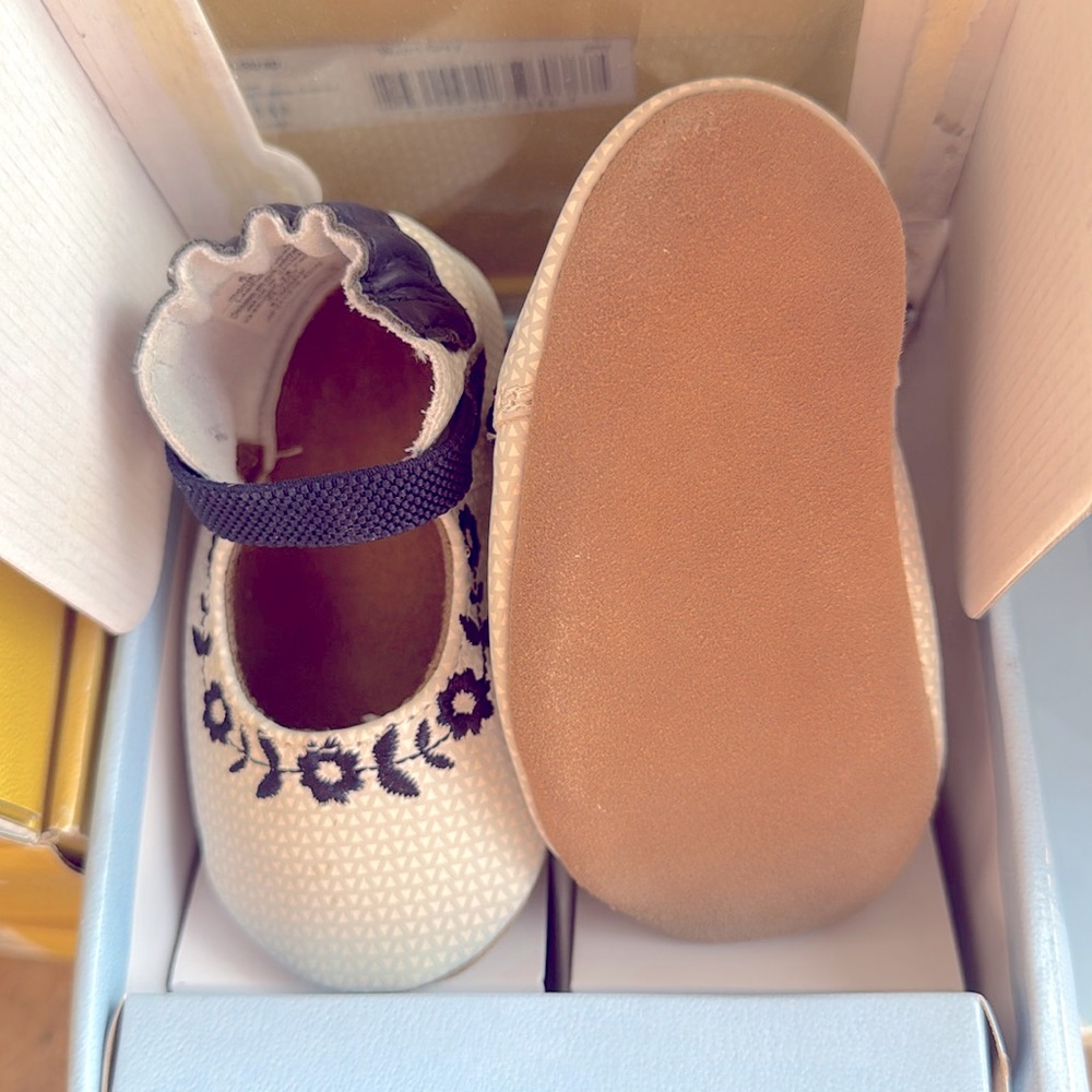 Robeez baby shoes new in box!!